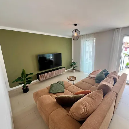 Stilvolles, Modernes Mit Sonnen-balkon Apartment *