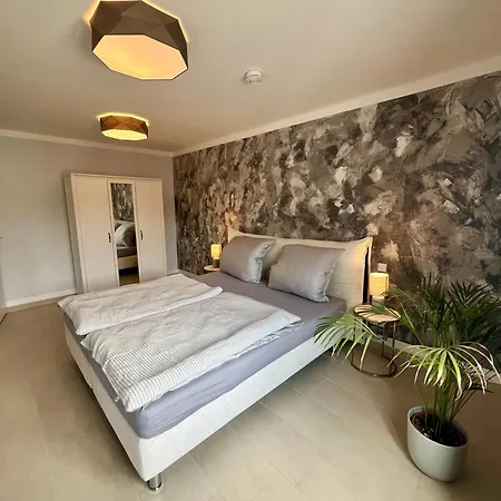 Stilvolles, Modernes Mit Sonnen-balkon