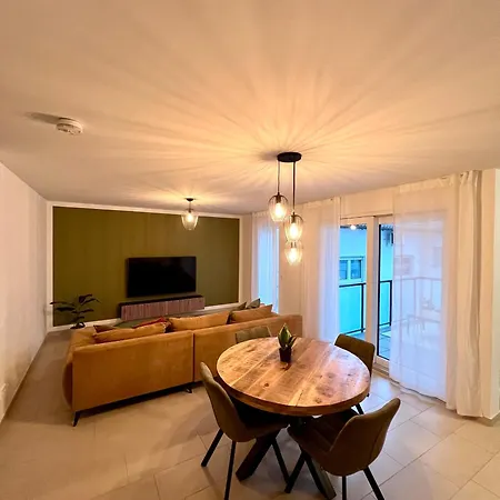 Stilvolles, Modernes Mit Sonnen-balkon Apartment Baden-Baden