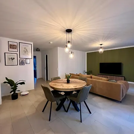 Stilvolles, Modernes Mit Sonnen-balkon Apartment