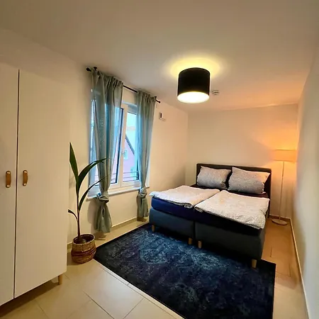 Stilvolles, Modernes Mit Sonnen-balkon Apartment