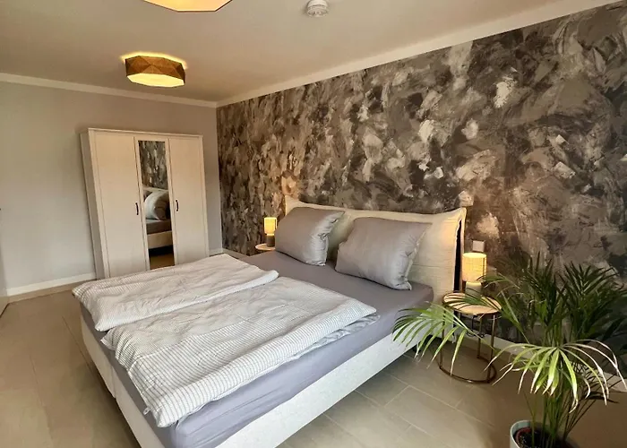 Stilvolles, Modernes Mit Sonnen-balkon